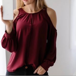 NWT ✨ Burgundy Red Cold Shoulder Top